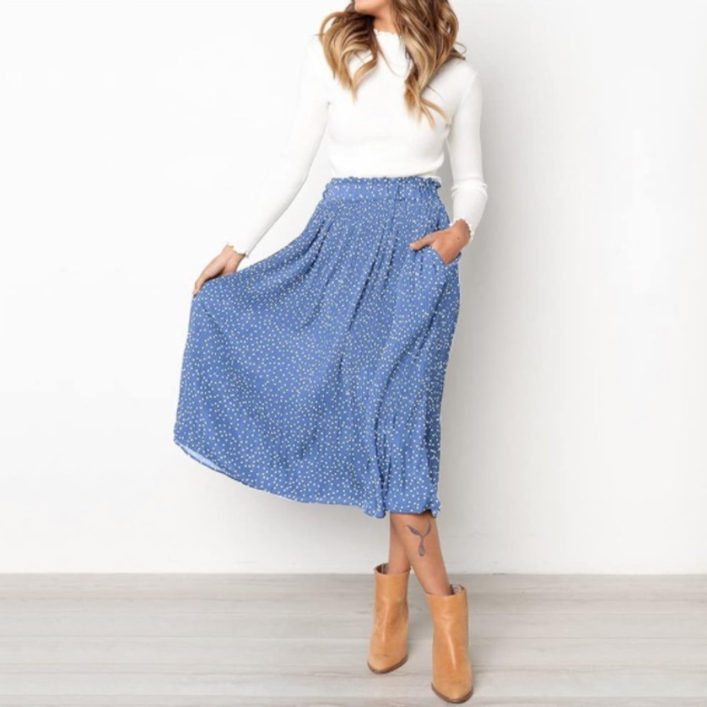 Blue Midi Pleated Skirt w/ White Dots. Size M